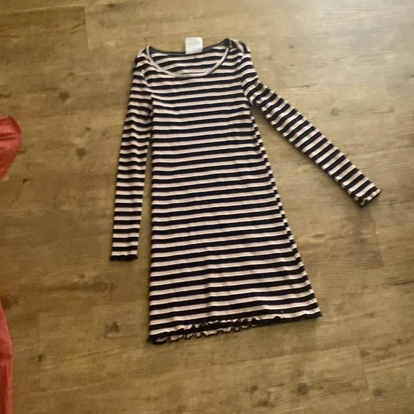 2 dresses 1 jacket and 1 jumpsuit - Picture 4 of 6